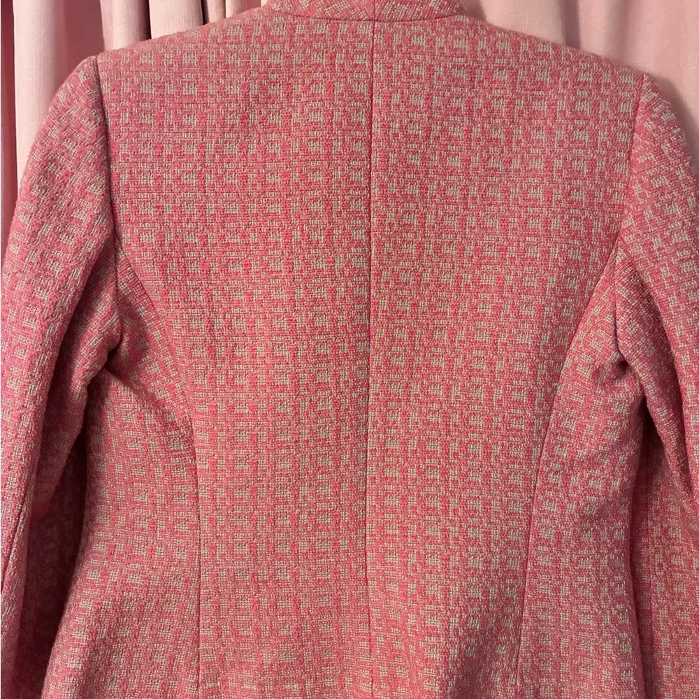 Calvin Klein Pink Tweed Suit with pencil skirt (Blazer=6, Skirt =4) - Picture 8 of 13